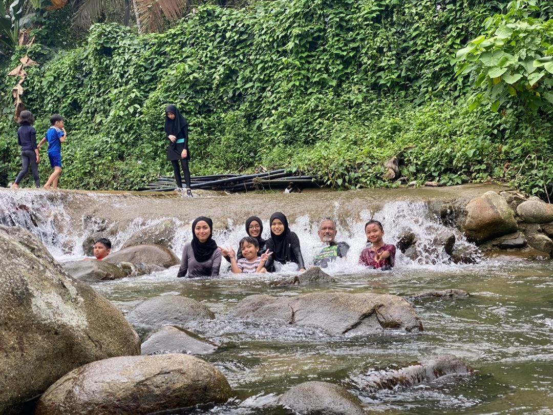 Lopoh Waterfront Budget Chalets Villa Hulu Langat Eksteriør billede